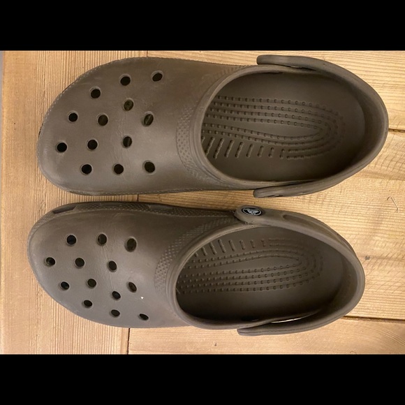 crocs size 7 9